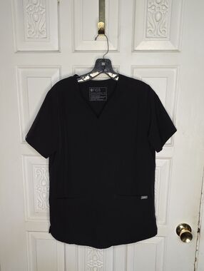 Figs Black V-Neck Medical Scrub Top with Front Pockets Size Medium